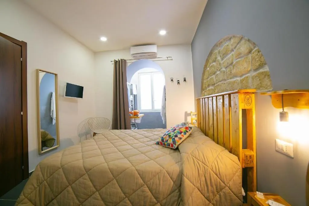 Toledo H, Naples Historical Center, By Clapa Group Hotel Guest house