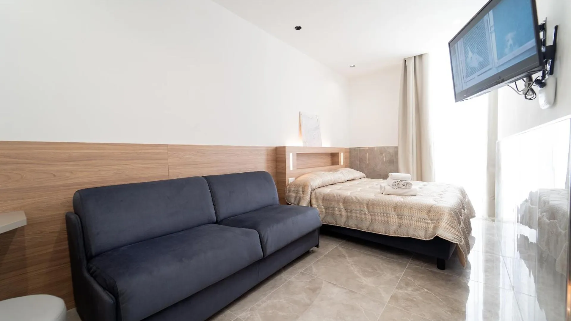 Toledo H, Naples Historical Center, By Clapa Group Hotel 0*,  Italien