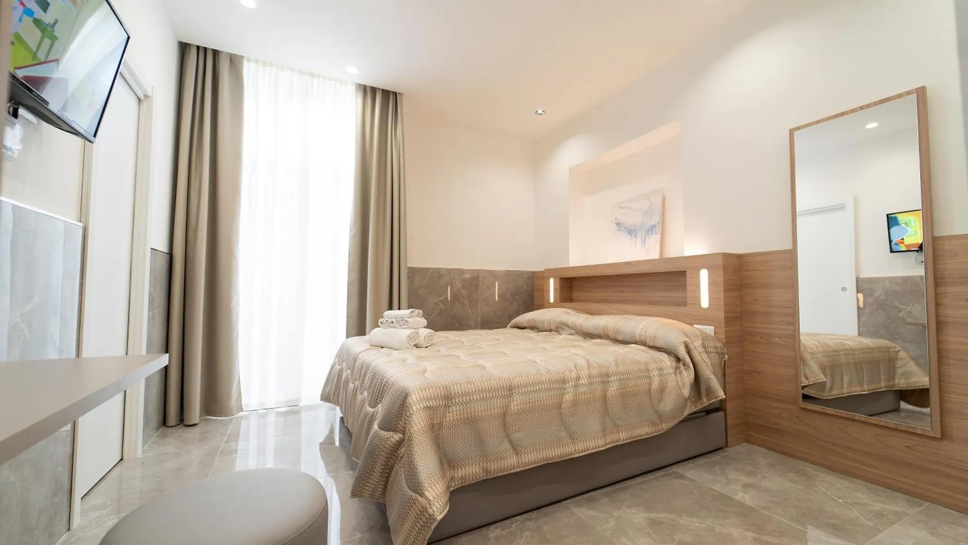 Toledo H, Naples Historical Center, By Clapa Group Hotel Guest house