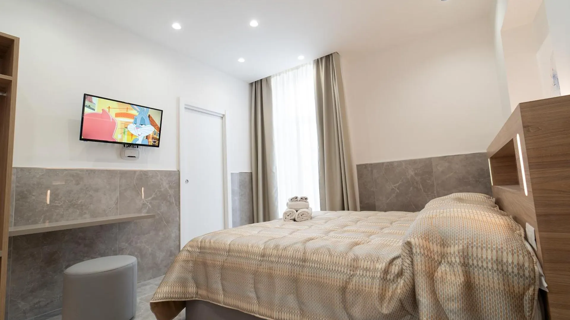 Toledo H, Naples Historical Center, By Clapa Group Hotel 0*,  Italy