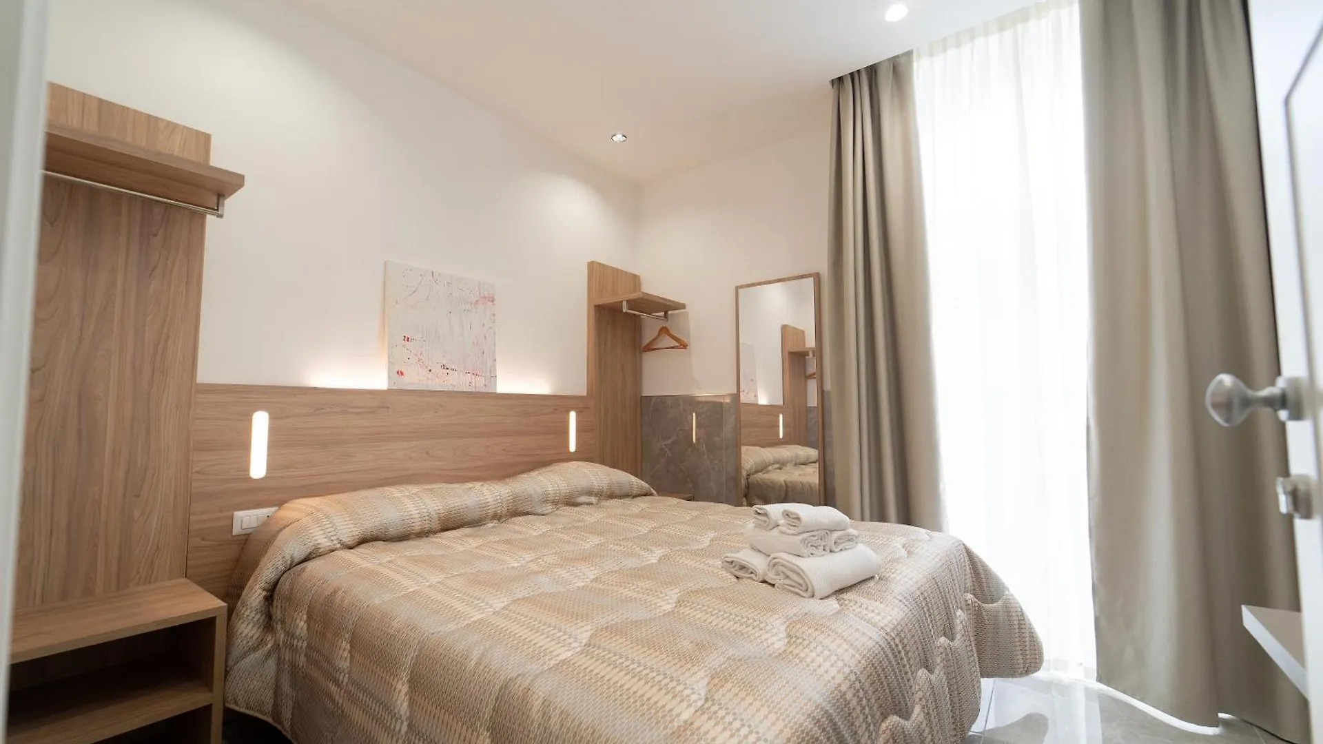 Toledo H, Naples Historical Center, By Clapa Group Hotel 0*,