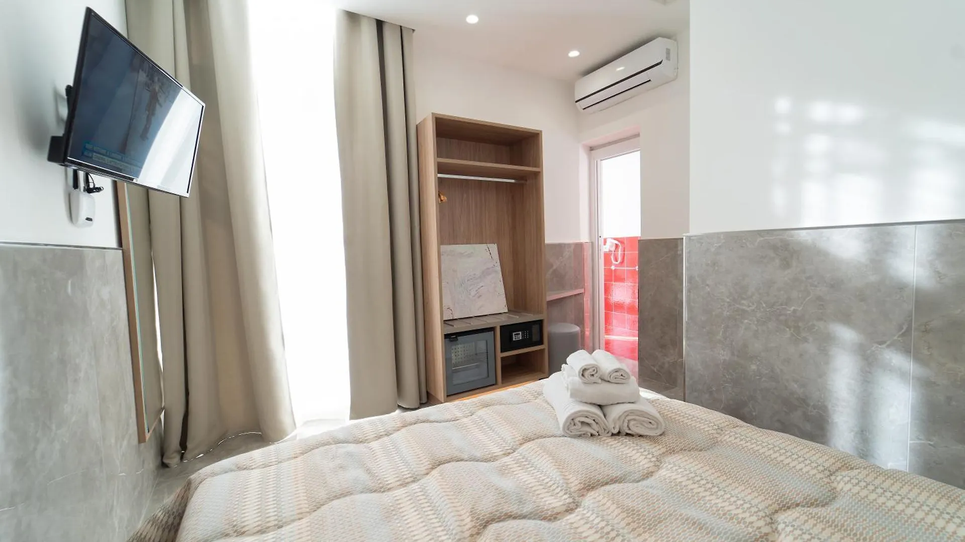 Guest house Toledo H, Naples Historical Center, By Clapa Group Hotel